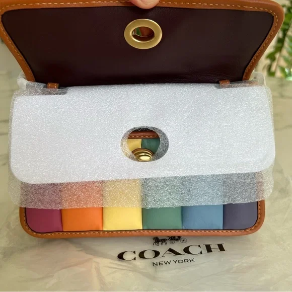 NWT Coach Turnlock Clutch 20 with Rainbow Quilting C4700    Leather Crossbody - Picture 12 of 16